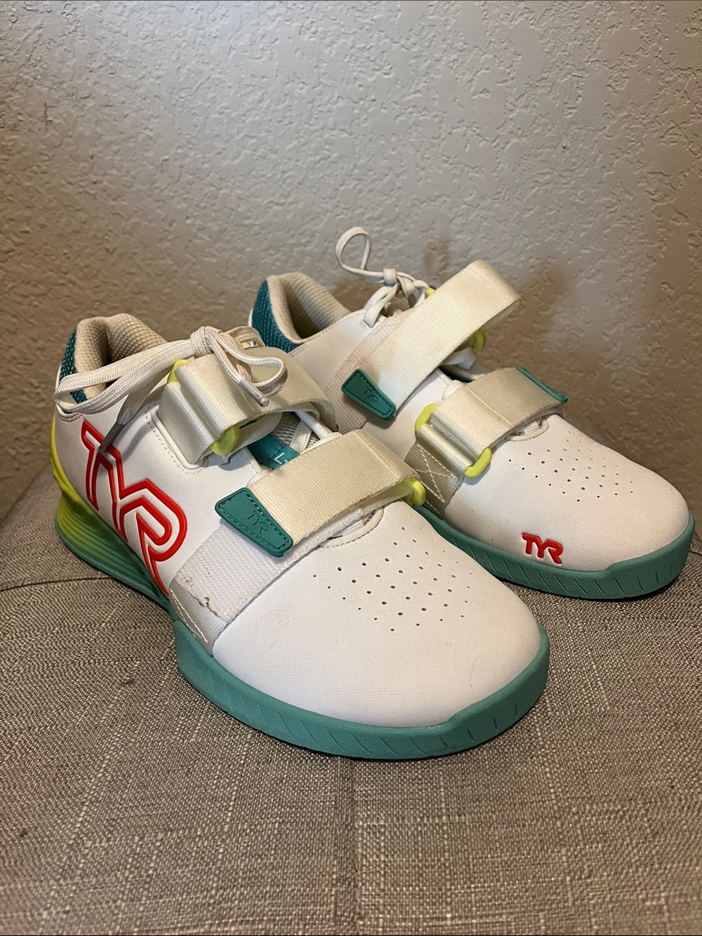 Women’s TYR L-1 Lifters, size 8